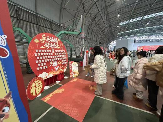 611d7165a4e7e44e15453780baa826d